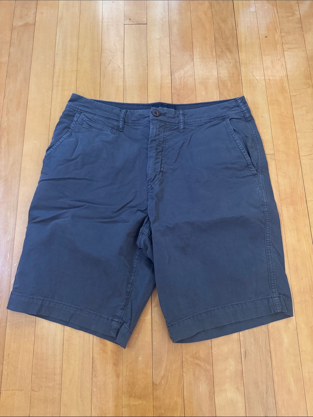 American Eagle Outfitters Dark Charcoal Flat Front Shorts ens 32